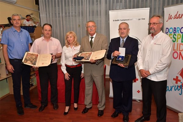 Medalje Grada Karlovca za trojicu dugogodišnjih darivatelja krvi 